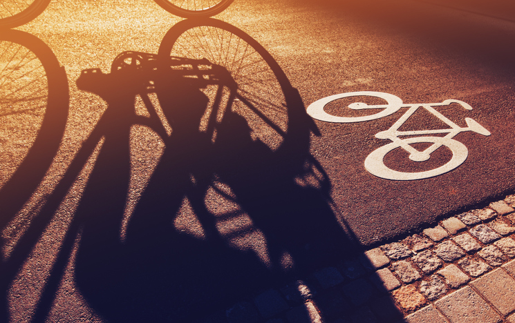 U gaat met uw auto of uw fiets naar uw werk - mag  u reiskosten aftrekken? - Copyright Thinkstock